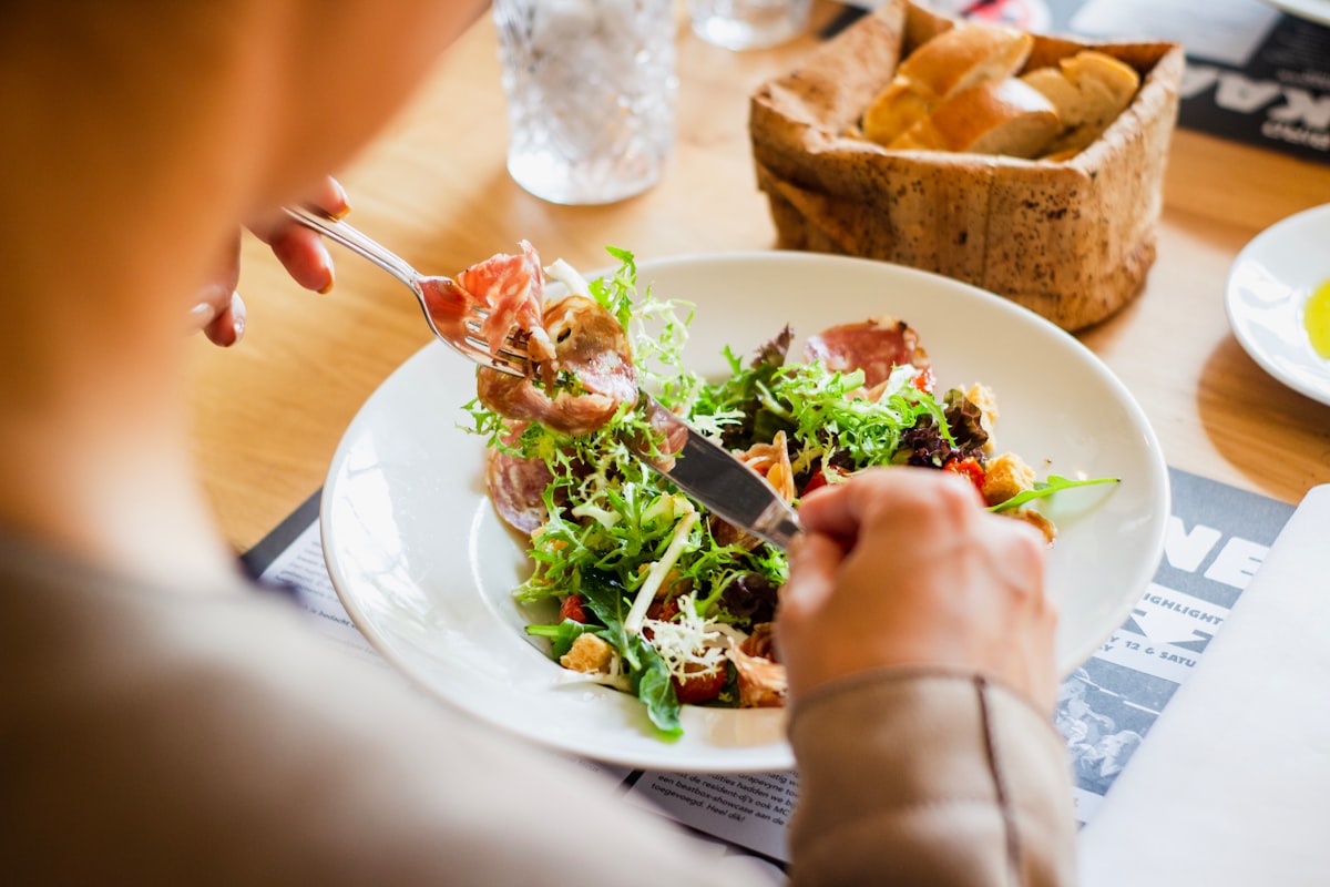 Seasonal eating and metabolic rhythm
